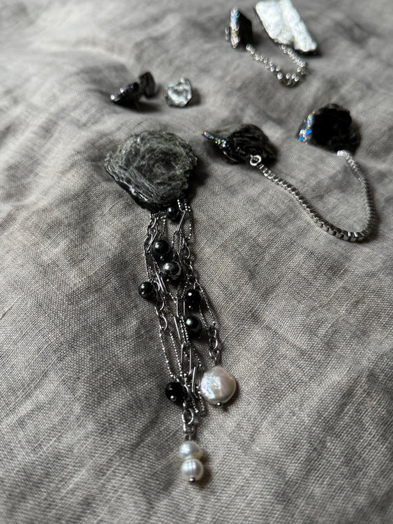 Bergtatt | Oyster Brooch